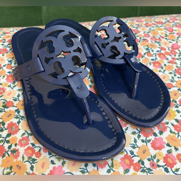 Tory Burch Miller Sandals Perfect Navy Blue Patent Leather Size 6.5 Retail $200 - Picture 1 of 13